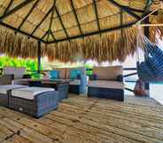 Common Space 3 Private Beach Ocean Front Boat Dock Tiki Bar