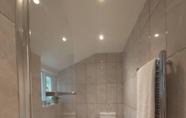 In-room Bathroom 6 Seafront Apartment Private Garden & Free Parking