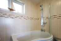 In-room Bathroom Sea View 3 Bedroom Seaside Property