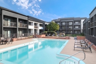 Swimming Pool Courtyard by Marriott Richmond Scott’s Addition