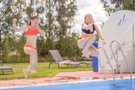 Swimming Pool Björkbackens Vandrarhem i Vimmerby - Hostel