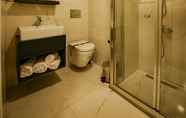 In-room Bathroom 4 Alkan Palace Hotel
