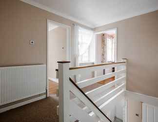 Bedroom 2 West Hull House