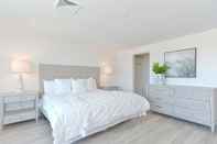 Bedroom Harbourtown Suites Luxury Condo