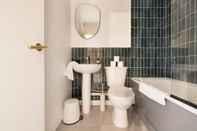 In-room Bathroom The Highgate Hideaway - Modern Stylish 2bdr Flat