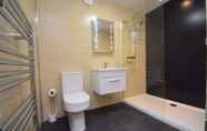 Toilet Kamar 5 Rosedene Highland House - The Cottage Apartment 10