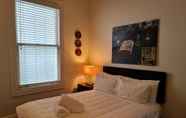 Bedroom 5 U Suites Hataitai - Gorgeous Classic Wellington Two Story Villa