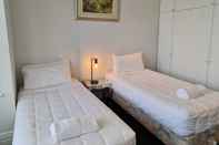 Bedroom U Suites Hataitai - Gorgeous Classic Wellington Two Story Villa