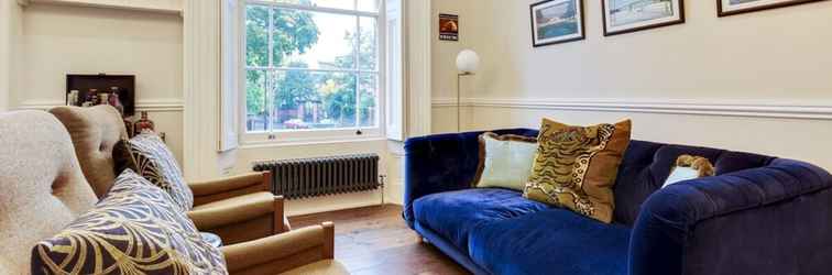 Lobby Bright Camberwell Georgian Apartment