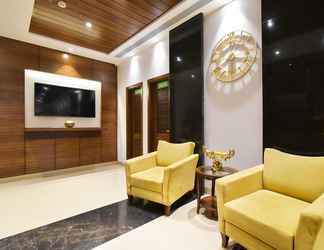 Lobi 2 SureStay Hotel by Best Western Heritage Walk