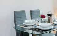 Restaurant 4 MPL Apartments The Junction Corporate Lets 2 Bed/free Parking