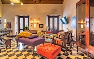 Lobi 2 Casa San Pedro -exclusive 3BR Colonial Apartment in Old City by