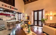 Bar, Kafe dan Lounge 4 Casa San Pedro -exclusive 3BR Colonial Apartment in Old City by