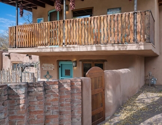 Exterior 2 Dancing Hare - Colorful and Inviting Tesuque Home Right Next to Bishop`s Lodge