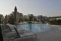 สระว่ายน้ำ Nasma Luxury Stays - Dubai Hills