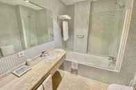 Toilet Kamar Hotel Camino Real