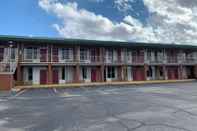 Exterior Coachman's Inn Motel