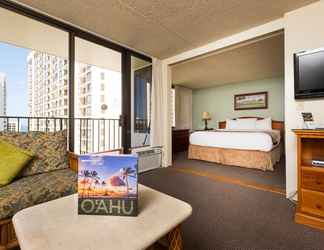 Bedroom 2 Waikiki Banyan-Amazing Walk to the Beach