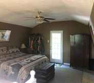 Bedroom 2 Hickory Hill Cabin Rentals