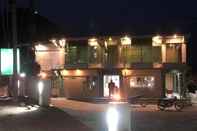 Bangunan Hotel Hunza White House