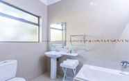 Lainnya 6 Ezulwini Guest House - Standard Double Room With Balcony Pool View, 2 Guests