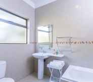 Others 6 Ezulwini Guest House - Standard Double Room With Balcony Pool View, 2 Guests