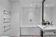 In-room Bathroom Whitfield Street Residences by Q Apartments