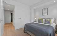 Kamar Tidur 4 Whitfield Street Residences by Q Apartments