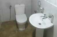 Toilet Kamar 1-bed Studio Apartment in Kabankalan Philippines