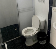 Toilet Kamar 5 Hotel La Popa Honda Tolima