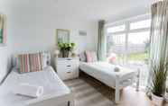 Kamar Tidur 2 Fairlight - Charming Coastal Home on the Beach