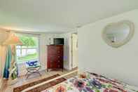 Bedroom AMI Lighthouse Cottage-one Minute Walk To The Beach-keyless Locks