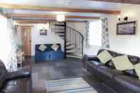 Common Space Bunk House - 4 Bedroom - Llangenith