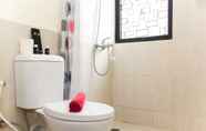 Toilet Kamar 5 Comfort And Spacious 2Br At Meikarta Apartment