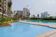 Swimming Pool Comfortable Studio With Pool View At Sky House Bsd Apartment