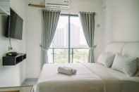 Bedroom Comfortable Studio With Pool View At Sky House Bsd Apartment