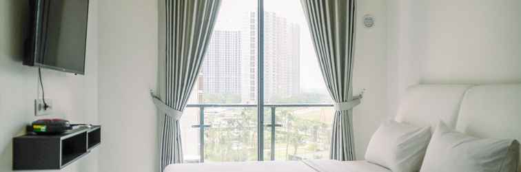 ห้องนอน Comfortable Studio With Pool View At Sky House Bsd Apartment