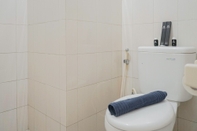 Toilet Kamar Homey And Comfy Studio Signature Park Grande Apartment