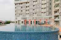 Kolam Renang Stunning And Comfy Studio Amazana Serpong Apartment