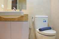 Toilet Kamar Comfortable And Warm Studio Room At Menteng Park Apartment