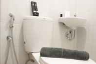 In-room Bathroom Modern And Comfy Studio Apartment At Lodge Paskal Near Binus University