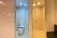 Toilet Kamar Fabulous 2Br Loft Apartment With Private Bathub At El Royale