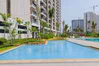 Swimming Pool Elegant And Comfortable Studio Sky House Bsd Apartment