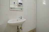 In-room Bathroom Cozy Living And Simply 2Br At Bassura City Apartment