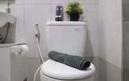 Toilet Kamar 4 Comfortable And Spacious Studio Apartment At Tamansari La Grande