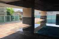 Kolam Renang Comfortable And Spacious Studio Apartment At Tamansari La Grande