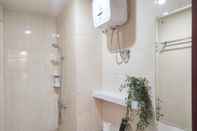 Toilet Kamar Comfort 2Br Apartment At Vida View Makassar