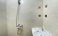 Toilet Kamar 5 Cozy And Spacious Studio Room At Gateway Pasteur Apartment