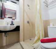 In-room Bathroom 5 Comfort Living Studio Apartment At Mangga Dua Residence