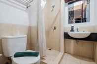 In-room Bathroom Best Choice Studio Apartment Mangga Dua Residence